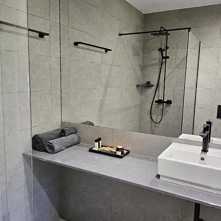 W Lesie Z Kominkiem I Ogrodem Сasa de vacaciones *