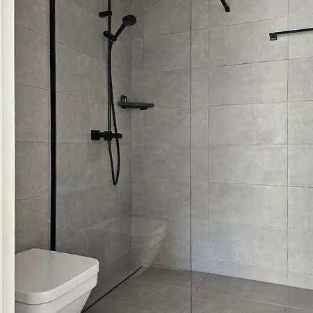 W Lesie Z Kominkiem I Ogrodem Сasa de vacaciones Niedalino