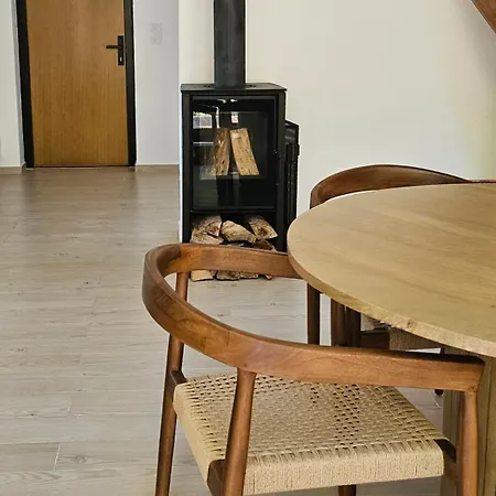 Сasa de vacaciones W Lesie Z Kominkiem I Ogrodem Niedalino