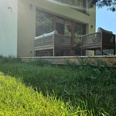 W Lesie Z Kominkiem I Ogrodem Niedalino