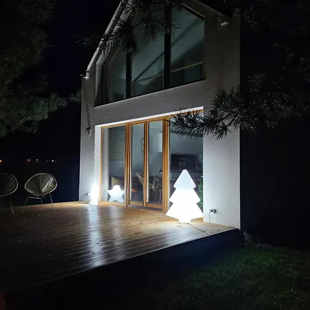 W Lesie Z Kominkiem I Ogrodem Niedalino