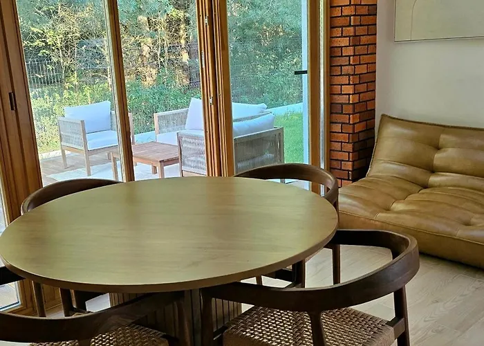 Nyaraló W Lesie Z Kominkiem I Ogrodem Niedalino