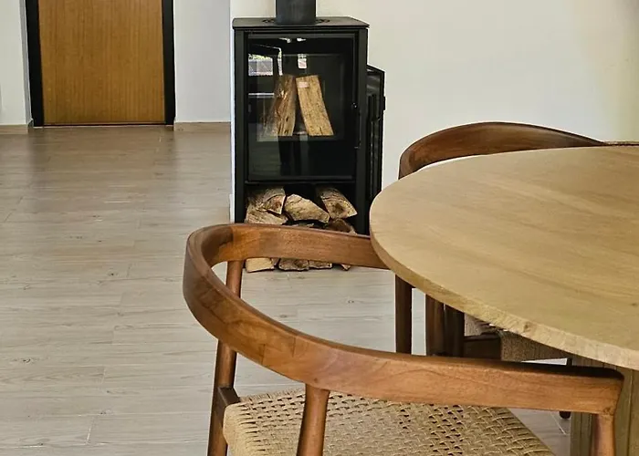 Nyaraló W Lesie Z Kominkiem I Ogrodem Niedalino