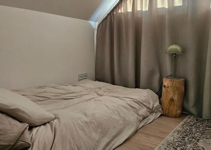 Nyaraló W Lesie Z Kominkiem I Ogrodem Niedalino