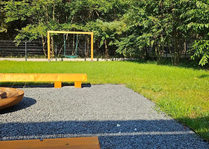 W Lesie Z Kominkiem I Ogrodem Niedalino