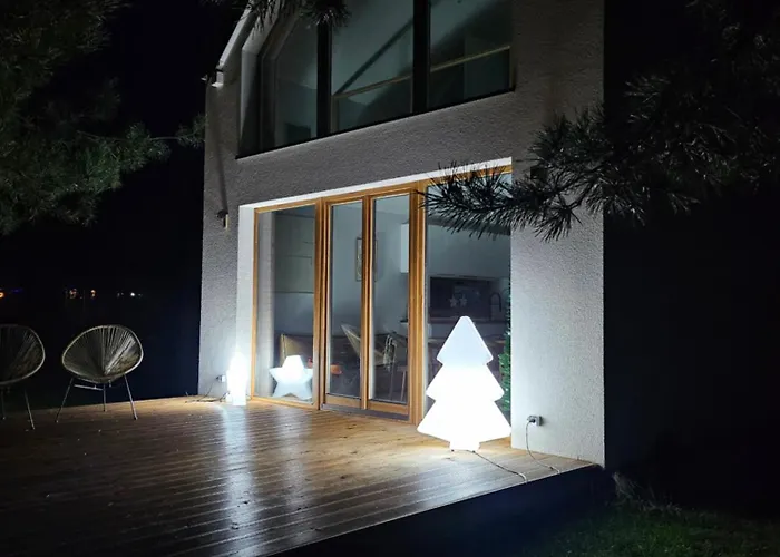 W Lesie Z Kominkiem I Ogrodem Niedalino